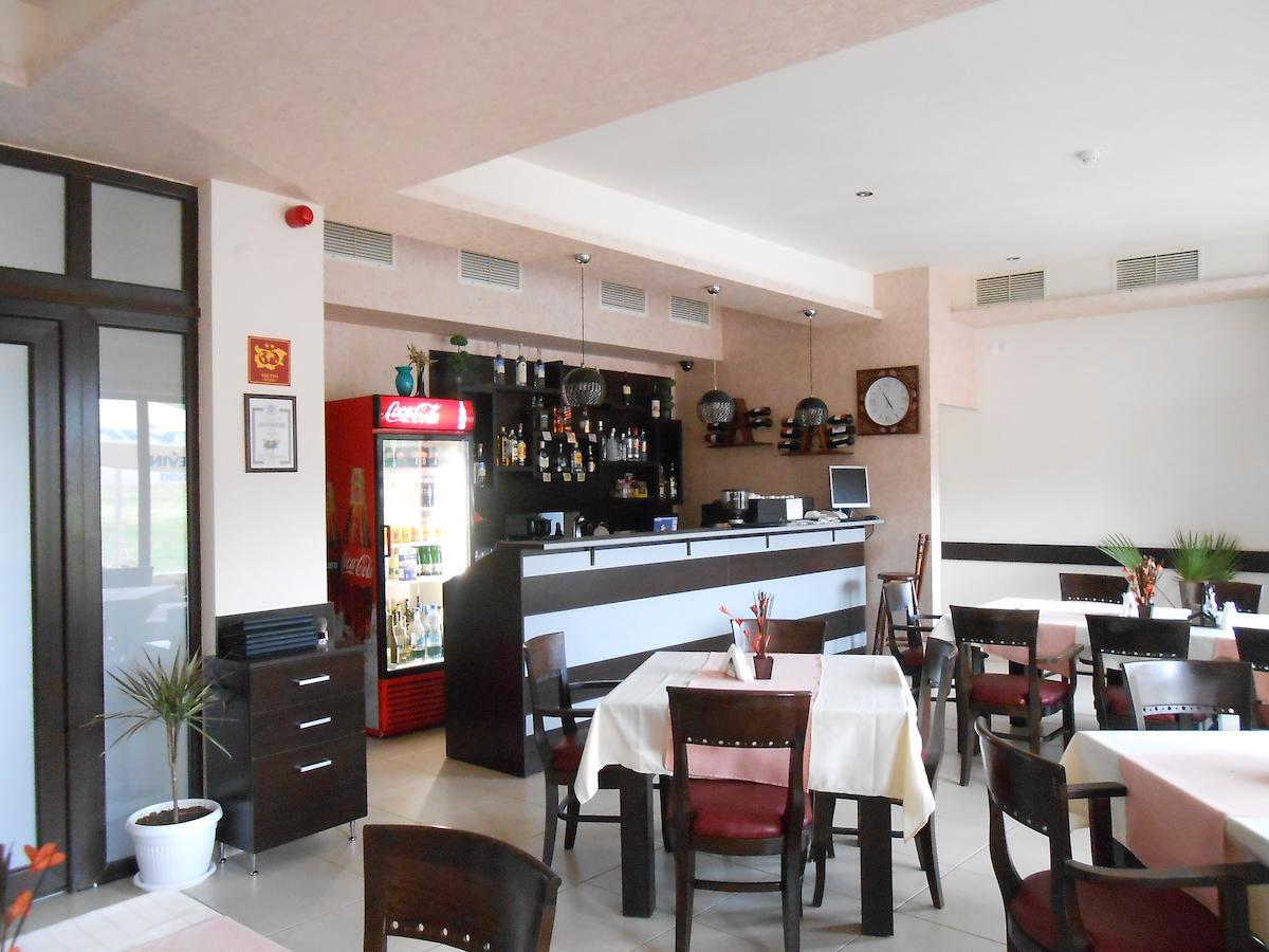 Hotel Enchevi เกียร์โกโว ภายนอก รูปภาพ
