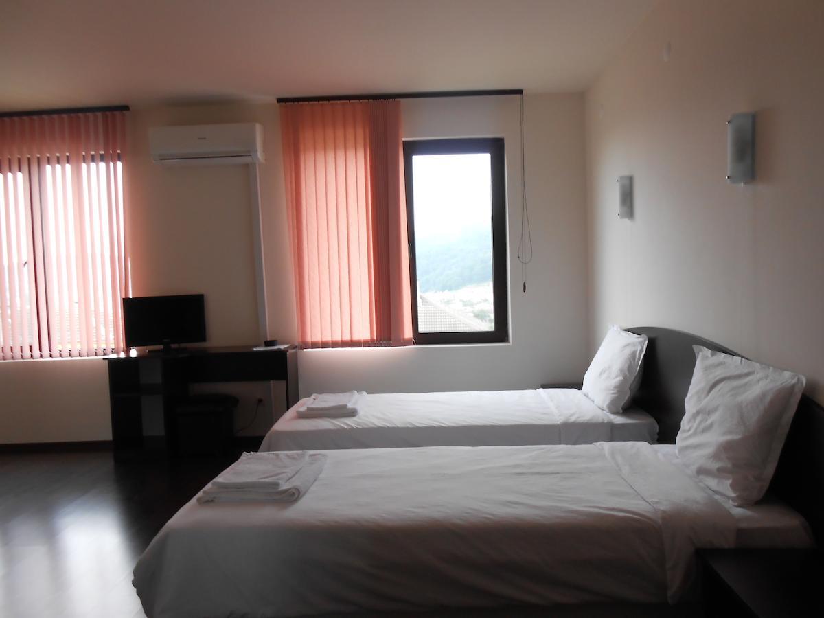 Hotel Enchevi เกียร์โกโว ภายนอก รูปภาพ