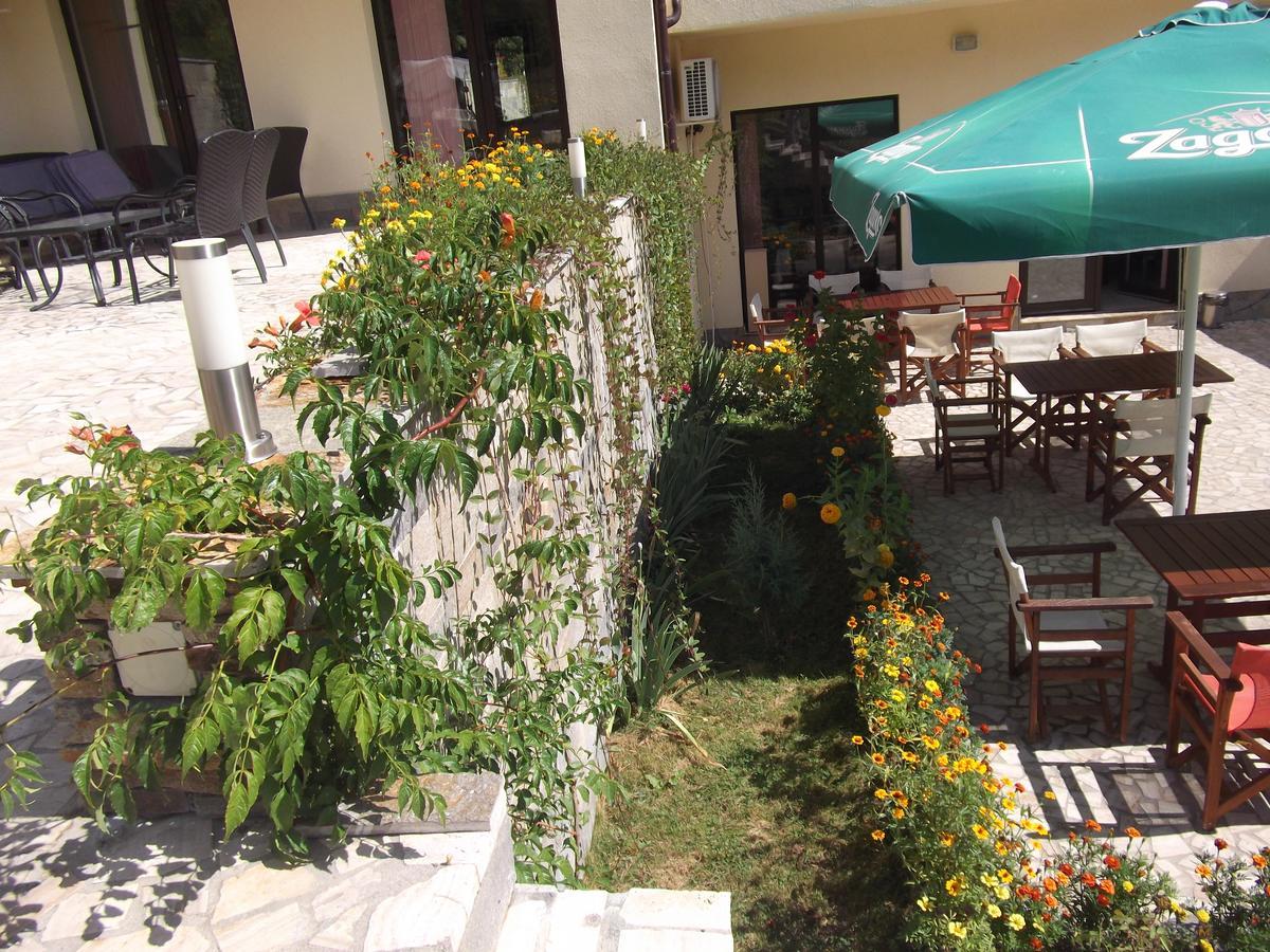Hotel Enchevi เกียร์โกโว ภายนอก รูปภาพ