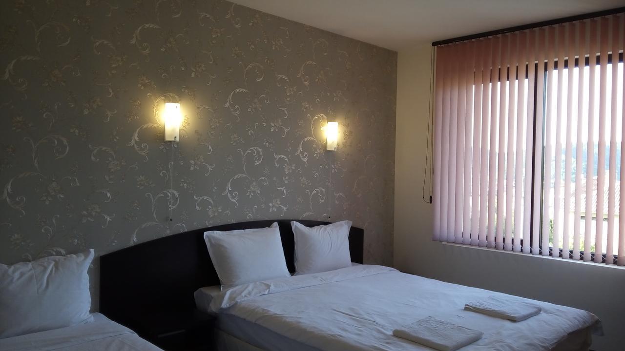 Hotel Enchevi เกียร์โกโว ภายนอก รูปภาพ